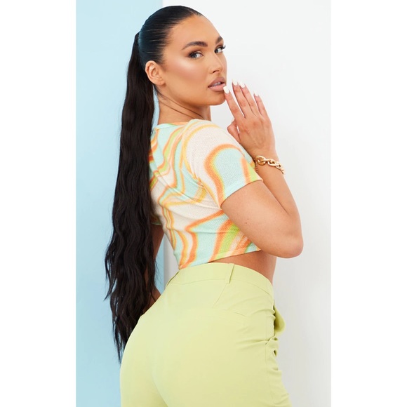 Swirl Keyhole Crop Top - Picture 3 of 4